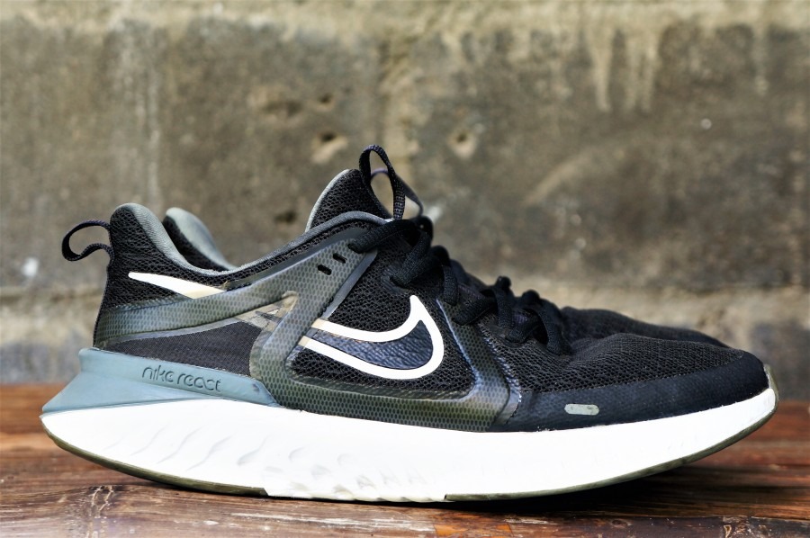 Harga nike hot sale legend react