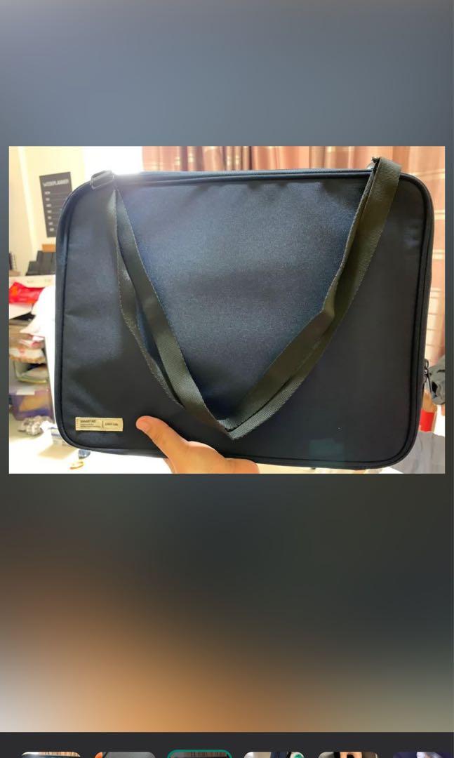 SMART FIT LIHIT LAB CLUTCH BAG (Category: Laptops & Notebooks) located in Cavite. Submitted by 4ckids (Listing ID 1147783974, Image 3). Description: Please see original posting in my ads list to see more photos Original price in store is 2099php.