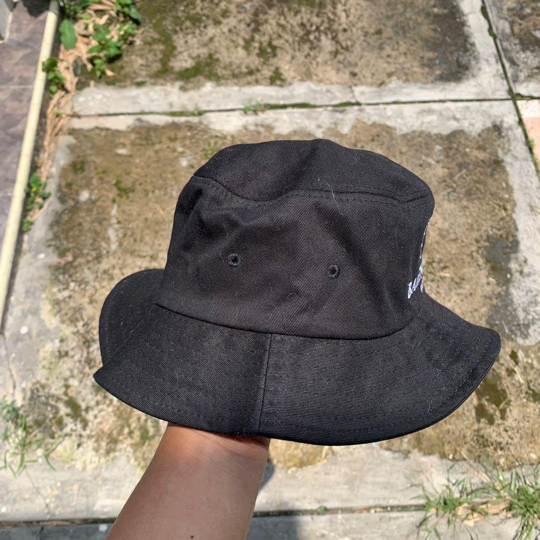 TOPI BUCKET HAT BALENCIAGA MODE SIZE M 