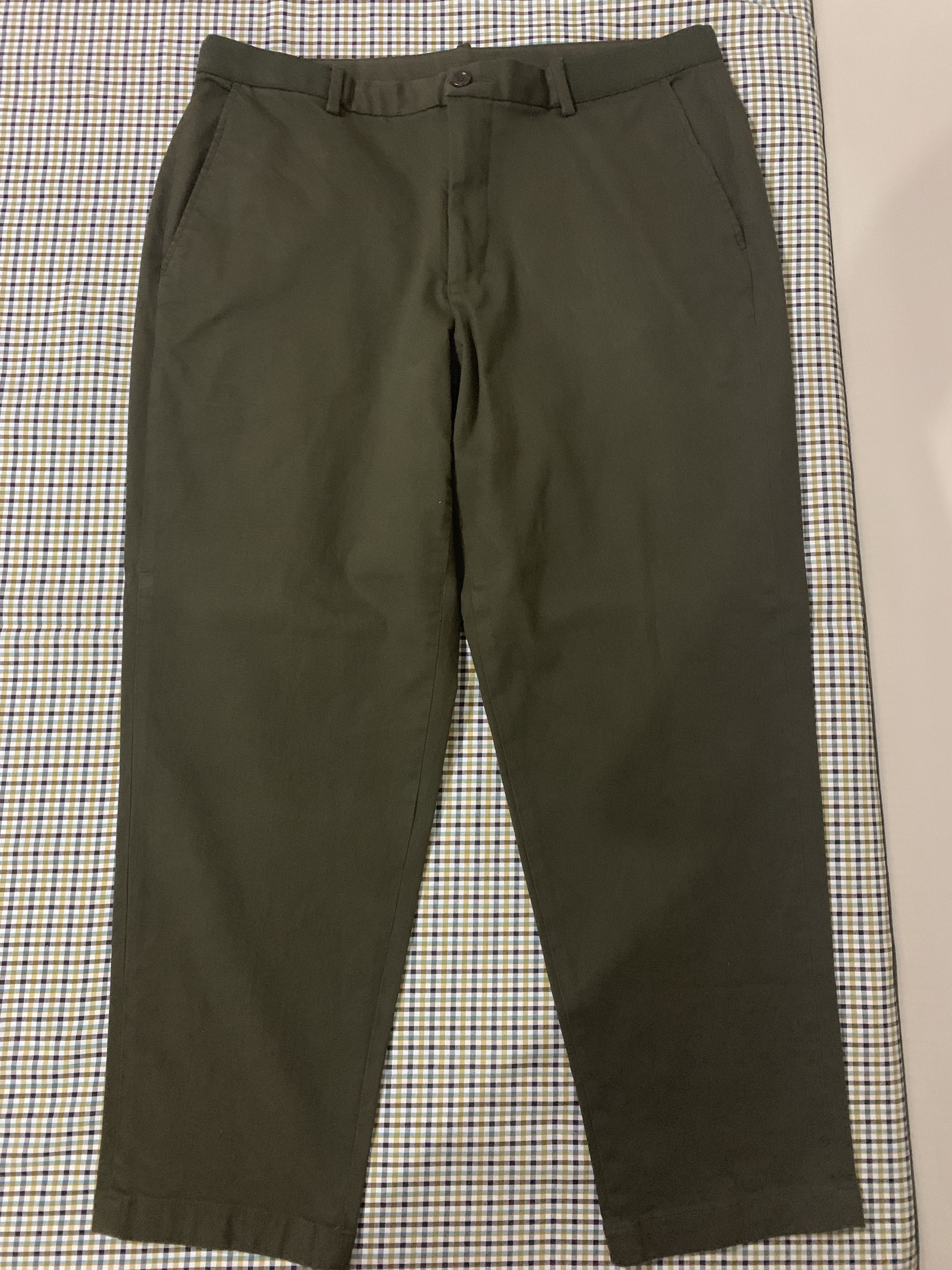 Uniqlo EZY Relaxed fit ankle pants olive green, Men's Fashion, Bottoms ...