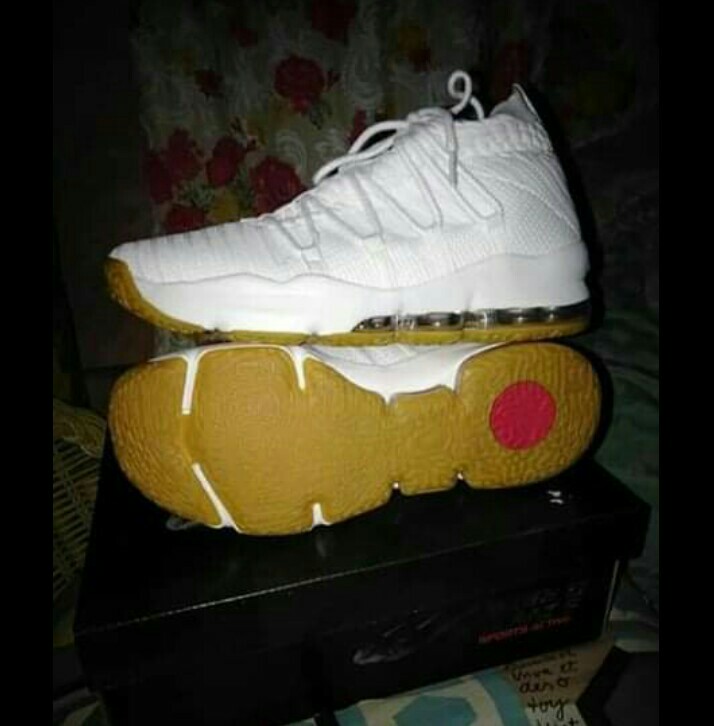 World balance basketball shoes sales white