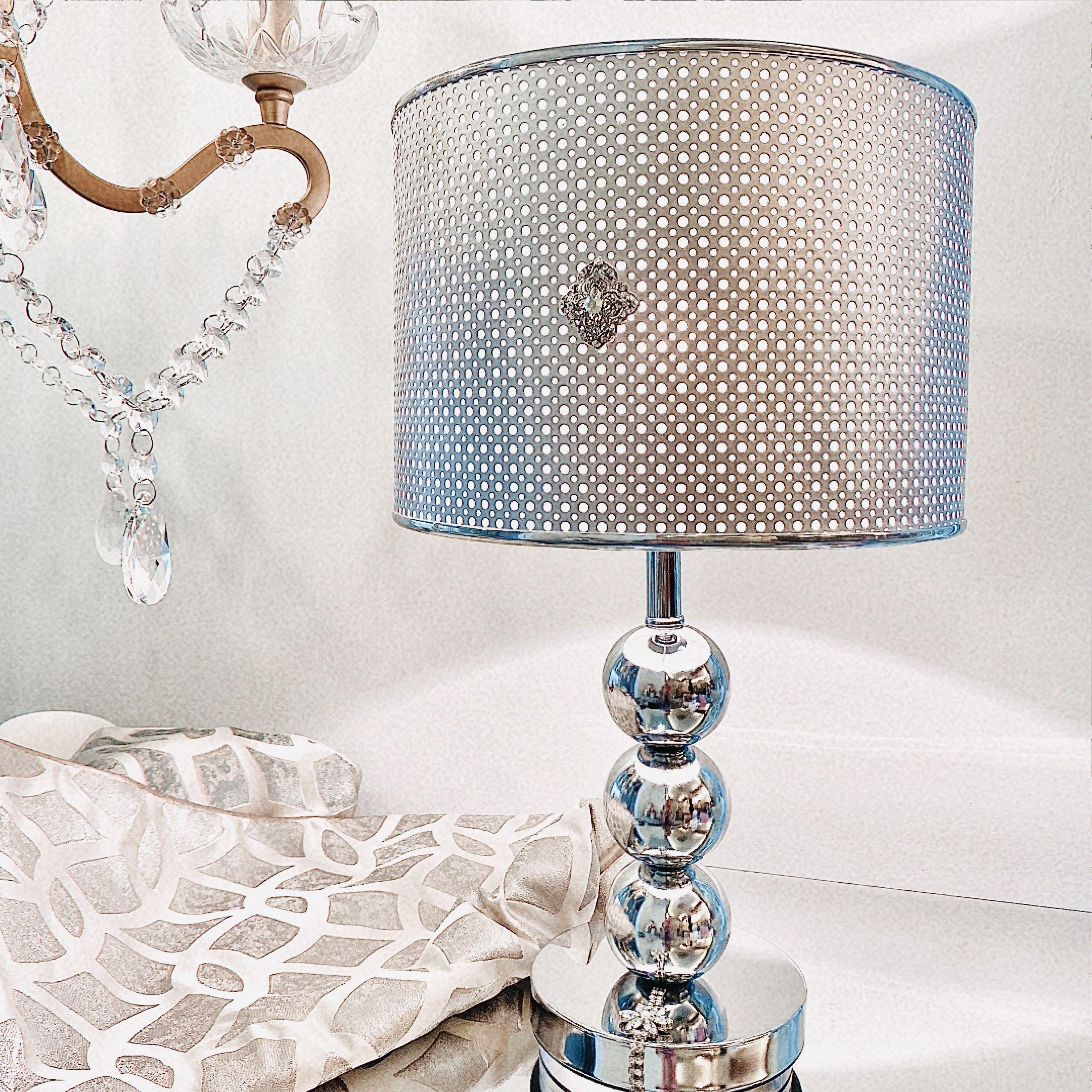Jewelled twisted top table lamp