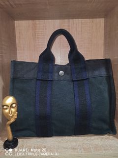 (Category: ) located in . Submitted by Handbags_90 (Listing ID 1148031788, Image 1). Description: .