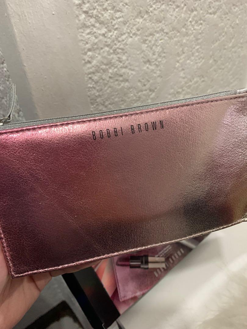 Bobbi Brown The Clutch Classics (Category: Makeup) located in Mandaluyong City. Submitted by amvvg (Listing ID 1147937857, Image 2). Description: Bobbi Brown The Clutch Classics Set includes: Makeup pouch 1 lipstick 1 blush 1 mascara All unopened, expiration is 1 year from opening the item (except for mascara 6months only from opening) Mandaluyong pickup .