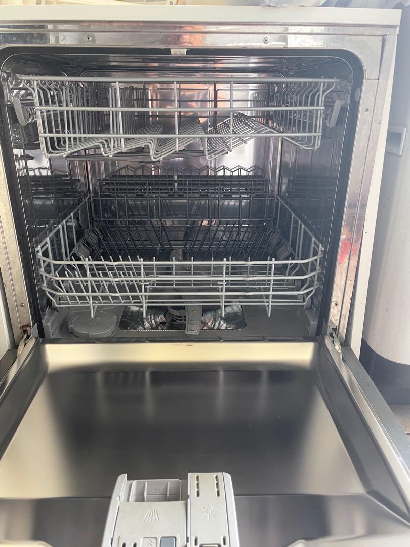 Bosch inbuilt dishwasher 64 inches, TV & Home Appliances, Kitchen Appliances, Dishwasher on