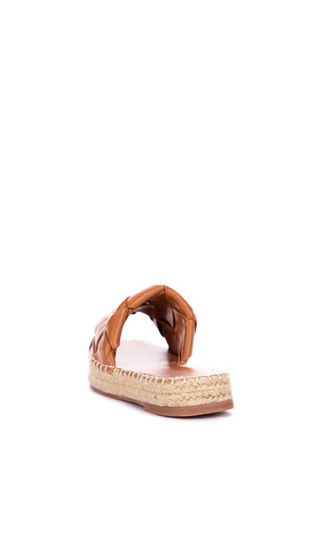 CLN Flat sandals, Women's Fashion, Footwear, Flats & Sandals on Carousell