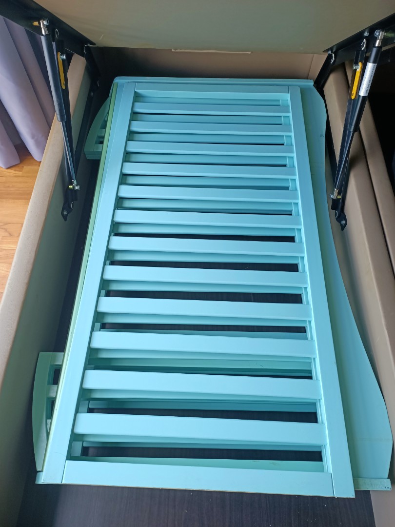 Free Baby Cot with wheels, Babies & Kids, Baby Nursery & Kids Furniture