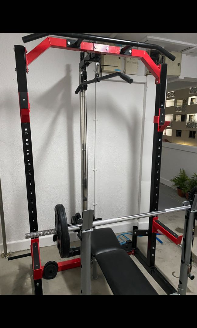 Full Squat Rack with pulley system and lats bar attachment, Sports