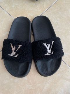 (Category: ) located in . Submitted by grey.apparel (Listing ID 1147951131, Image 1). Description: .