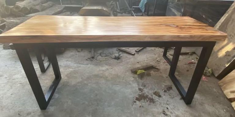 Mahogany Computer Table/Office Table (Category: Tables & Sets) located in Manila. Submitted by agnesdingescandor (Listing ID 1147977219, Image 2). Description: Computer Table/Office Table Mahogany Solid Wood Whole, no joint L: 62inch W:21 inch H: 30inch Available,on hand,ready for pick up or deliver as of March 9, 2022 Delivery rate via transportify .
