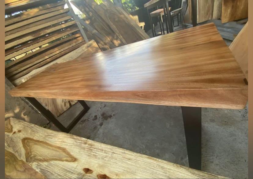 Mahogany Computer Table/Office Table (Category: Tables & Sets) located in Manila. Submitted by agnesdingescandor (Listing ID 1147977219, Image 3). Description: Computer Table/Office Table Mahogany Solid Wood Whole, no joint L: 62inch W:21 inch H: 30inch Available,on hand,ready for pick up or deliver as of March 9, 2022 Delivery rate via transportify .