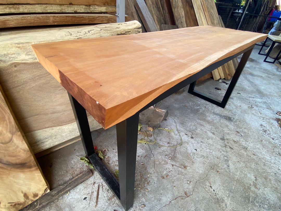 Mahogany Office Table /Computer Table (Category: Tables & Sets) located in Manila. Submitted by agnesdingescandor (Listing ID 1147973739, Image 1). Description: Office Table/Computer Table Mahogany Solid Wood (whole) LxWxH 5ftx21inchx30inch Availble, onhand l, ready for deliver or pick up deliver rate via trasnportify .