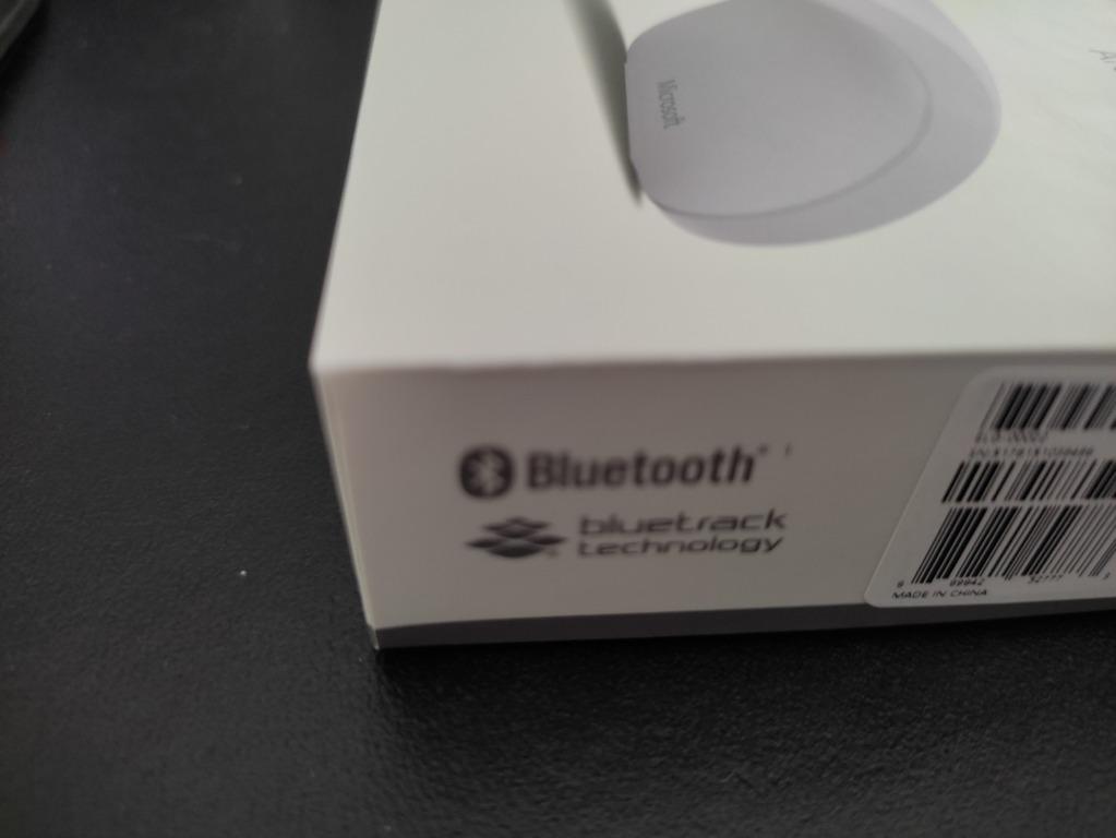 Microsoft Arc Mouse (Category: Mouse & Mousepads) located in Singapore. Submitted by gordinhoe (Listing ID 1147922059, Image 2). Description: Brand new in box (unopened). Contact David at 91288760..