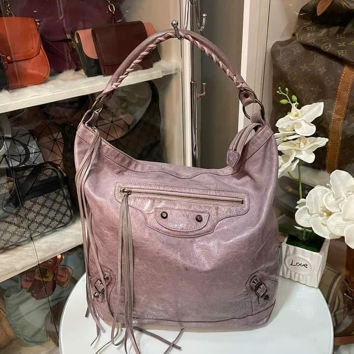 NEW arrival.balenciaga PINK (Category: Luxury Bags & Wallets) located in Butuan. Submitted by jen_pre (Listing ID 1147950945, Image 1). Description: .