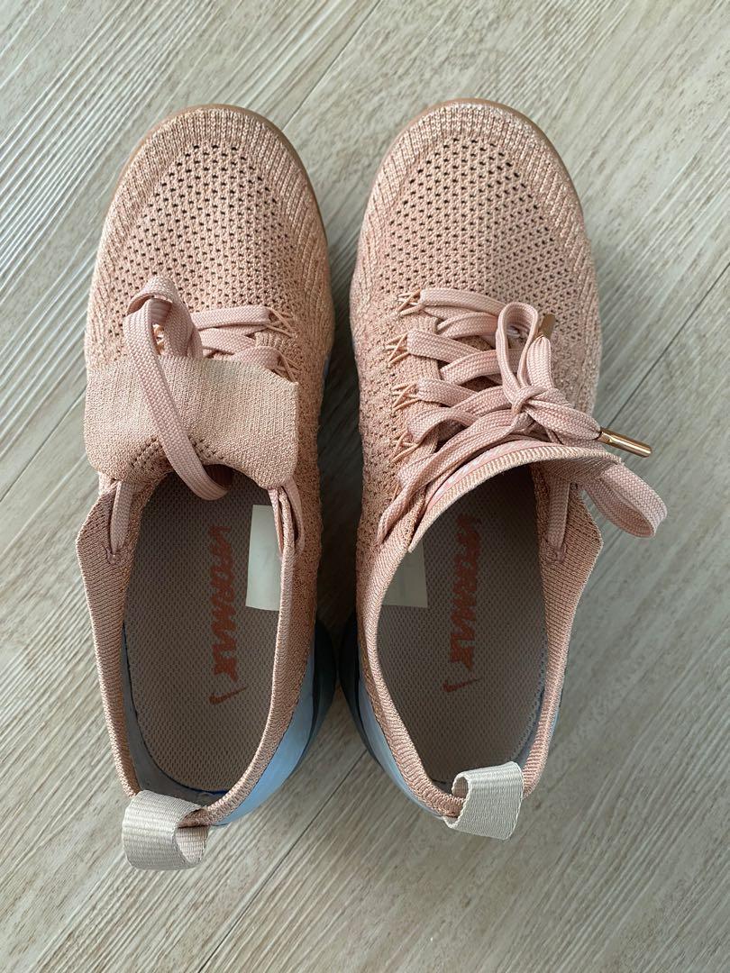 Salmon vapormax sales