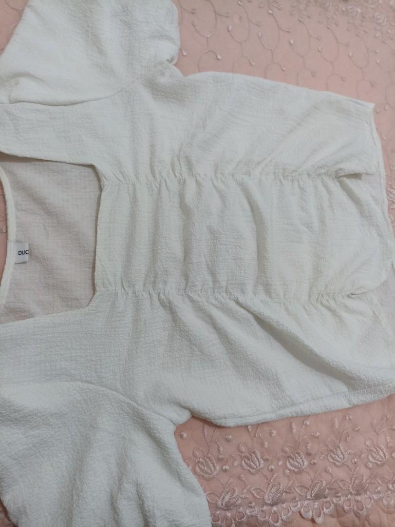 Formal/ Dainty White Puffed Square Neck Crop top (Category: Blouses) located in Valenzuela. Submitted by Pretty_Thrifted_Trends (Listing ID 1147911879, Image 3). Description: Hello pretty chic♡ •This is already washed and ready to use. •Please manage your expectations, this is a personal preloved. •Color may vary due lighting. Thank you💐.