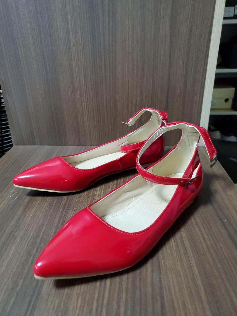 Red pointy sales toe flats