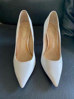 (Category: ) located in . Submitted by grey.apparel (Listing ID 1147952179, Image 1). Description: .