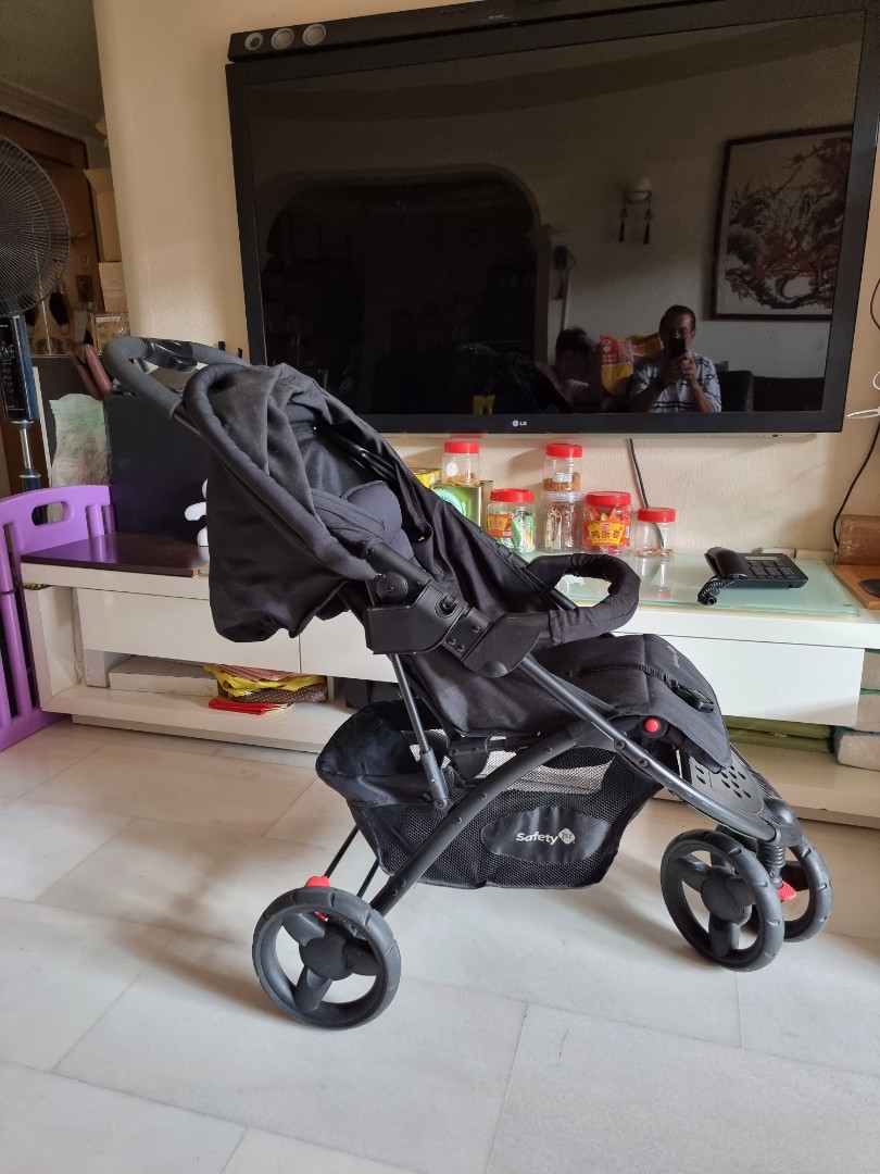 Safety 1st stroller ( Easy Go ), Babies & Kids, Going Out, Strollers on