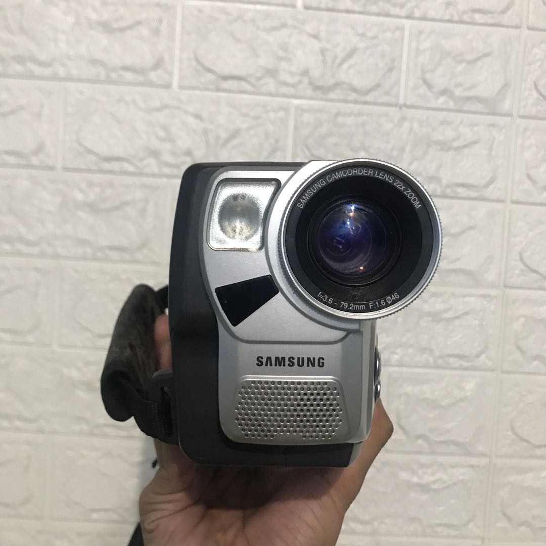 Samsung Camcorder SCL860 NTSC Hi8, Photography, Video Cameras on Carousell