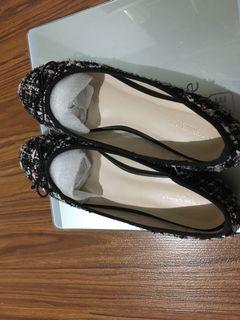 Sepatu casual black motif