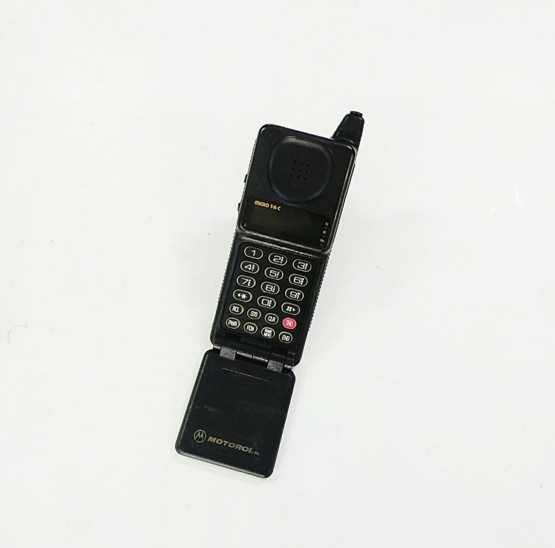 Vintage RARE Motorola MicroTAC flip phone, Mobile Phones & Gadgets, Mobile  Phones, Android Phones, Android Others on Carousell