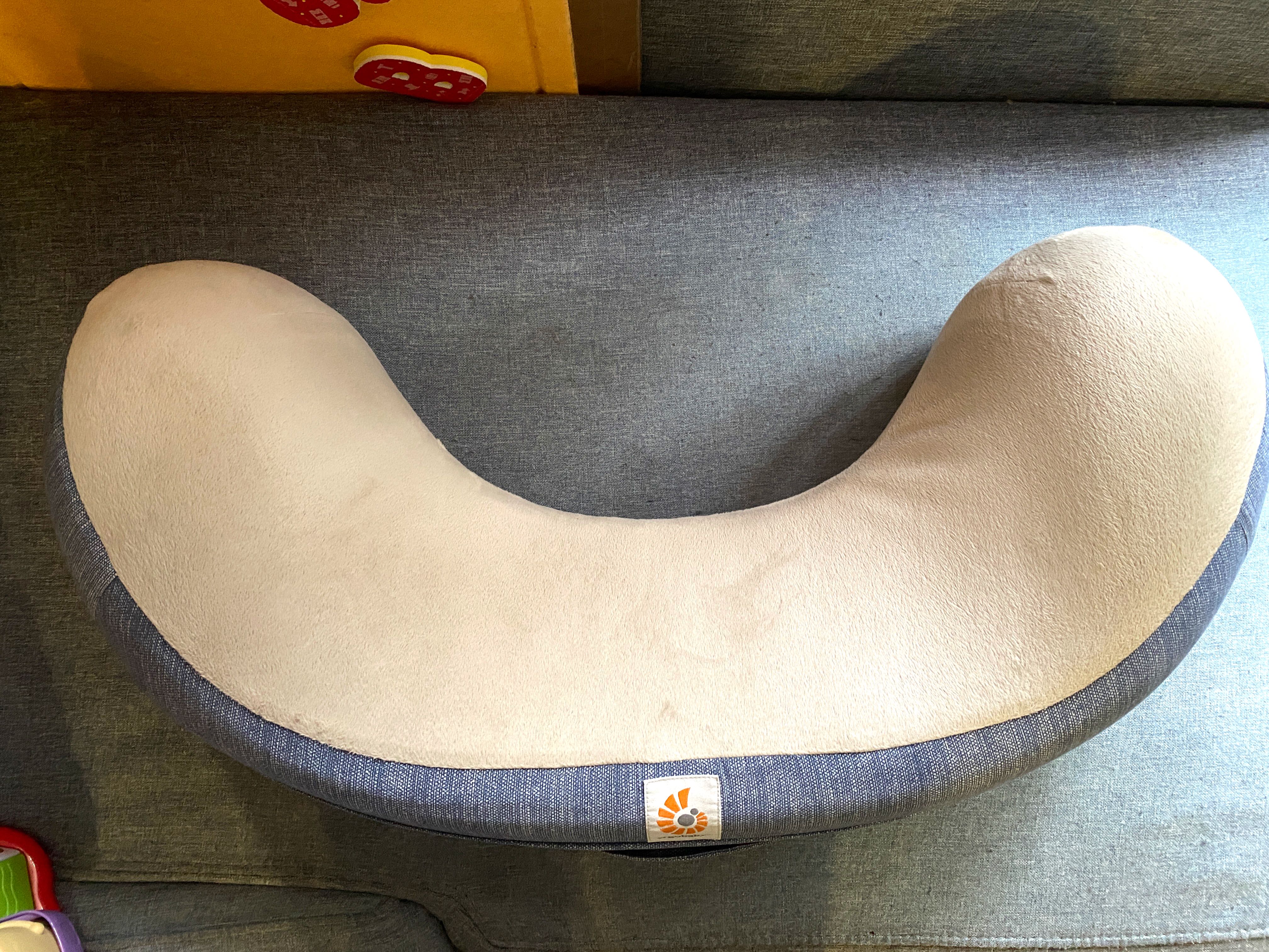 Ergobaby nursing store pillow nz