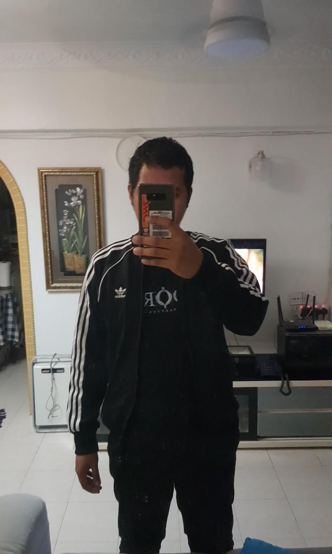 Adidas original queensbay mall top
