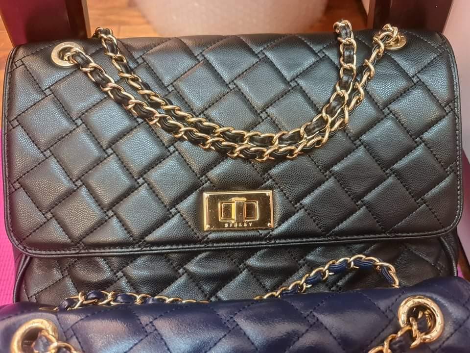 All Original💯 Sisley&lovecat Bag (Category: Luxury Bags & Wallets) located in Las Pinas. Submitted by ipsfontillas (Listing ID 1152395190, Image 2). Description: for bundle resellers price all original.