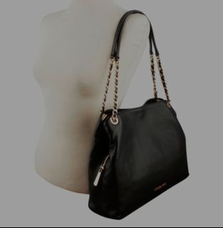 (Category: ) located in . Submitted by celmarksboutiqueonline (Listing ID 1152485699, Image 1). Description: .