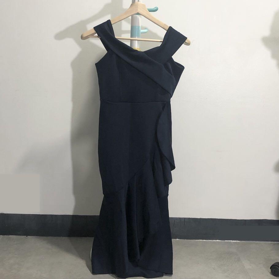 Celest’ navy blue long evening dress medium (Category: Evening dresses & gowns) located in Taguig. Submitted by kkstuff_ (Listing ID 1152523284, Image 1). Description: 🌷Rules: READ •First to comment mine •Payment First Policy •Fixed Price •Strictly 2 days reservation only •Scheduled Delivery, NO RUSH 🌷Brand & Details on picture 🌷Color may vary due to lighting.