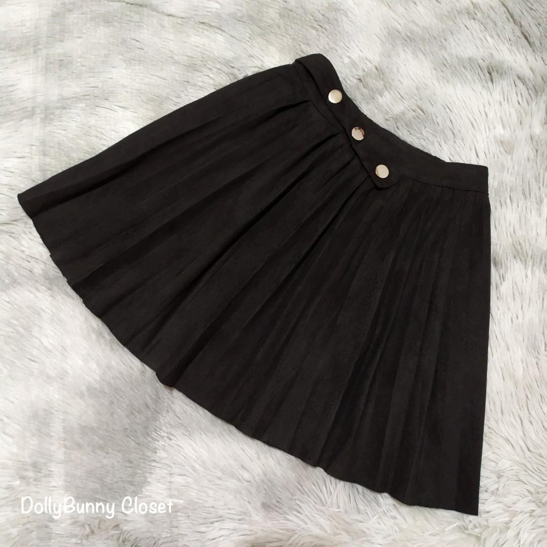 Black electric shop pleated skirt