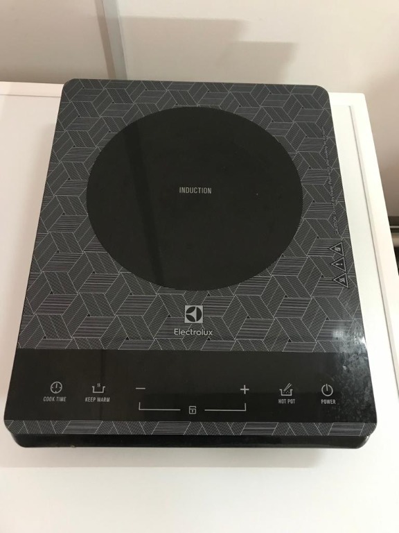 ELECTROLUX portable induction cooker ETD29PKB, TV & Home Appliances