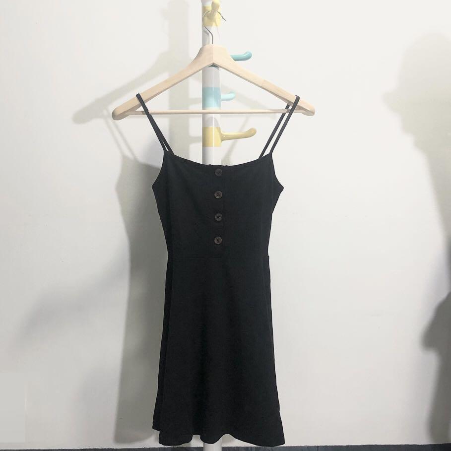 Forever21 black sleeveless dress medium (Category: Dresses) located in Taguig. Submitted by kkstuff_ (Listing ID 1152523768, Image 1). Description: 🌷Rules: READ •First to comment mine •Payment First Policy •Fixed Price •Strictly 2 days reservation only •Scheduled Delivery, NO RUSH 🌷Brand & Details on picture 🌷Color may vary due to lighting.