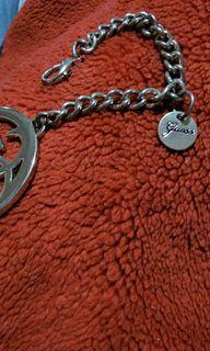 Gantungan kunci GUESS keychain dari Australia