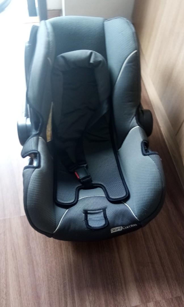 Giant Carrier Baby Car seat/ Carrier / Rocker, Babies & Kids, Going Out