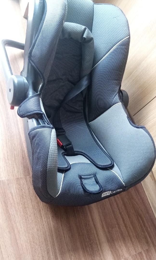 Giant Carrier Baby Car seat/ Carrier / Rocker, Babies & Kids, Going Out