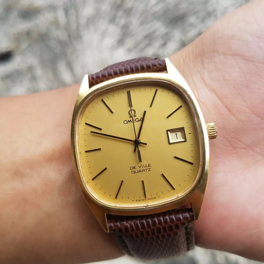 Jam tangan omega quartz deville original, Fesyen Pria, Jam Tangan di  Carousell
