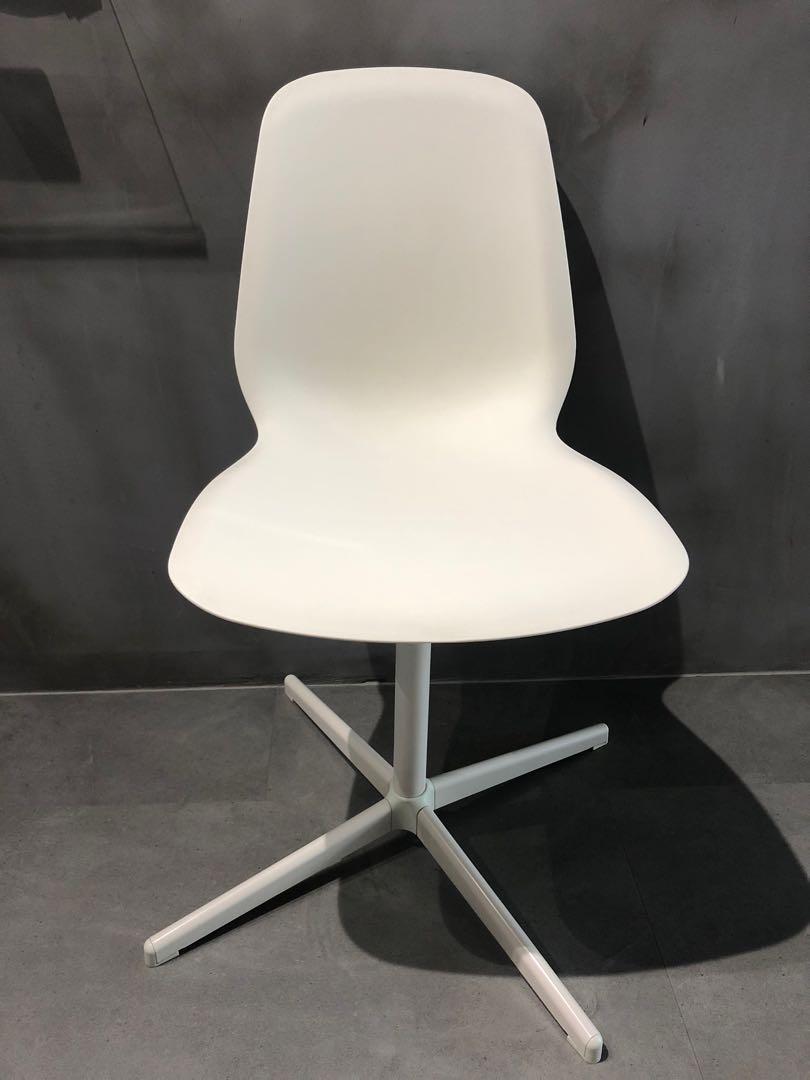 Leifarne swivel outlet chair
