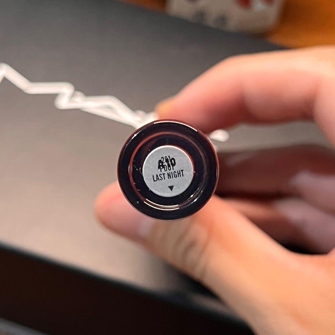 MAC Powerglass Plumping Lip Gloss - Pout Last Night (Category: Makeup) located in Manila. Submitted by jungtae_21 (Listing ID 1152379862, Image 2). Description: Brand new and unopened Retails at P1,450 BPI/Gcash Grab/Lalamove.