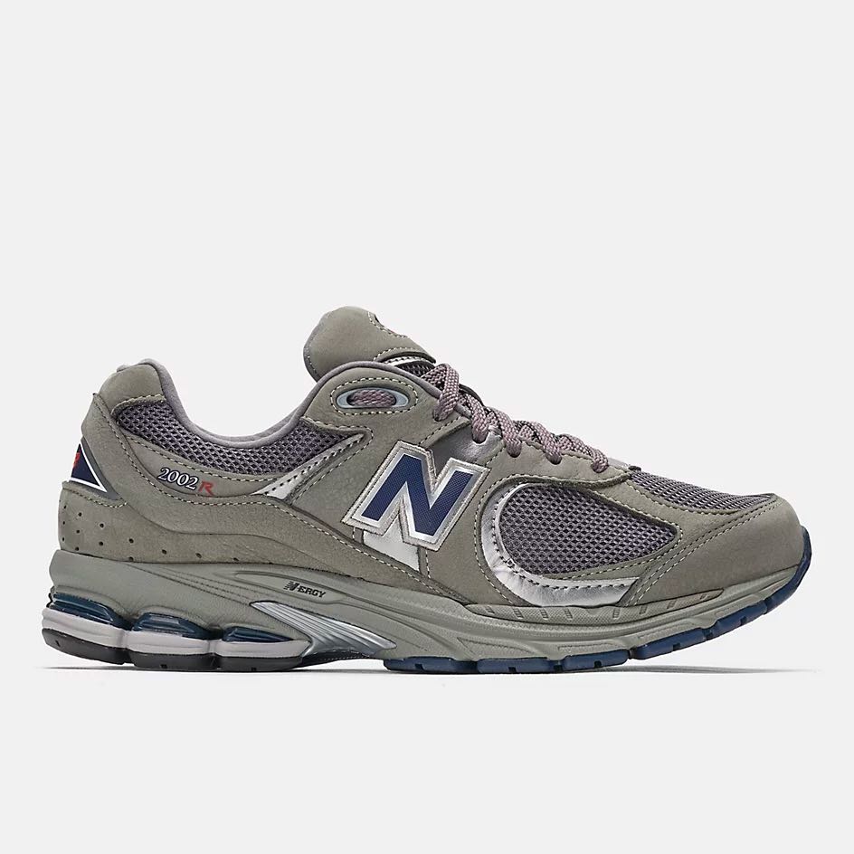 New Balance 2002r - US9, Men's Fashion 