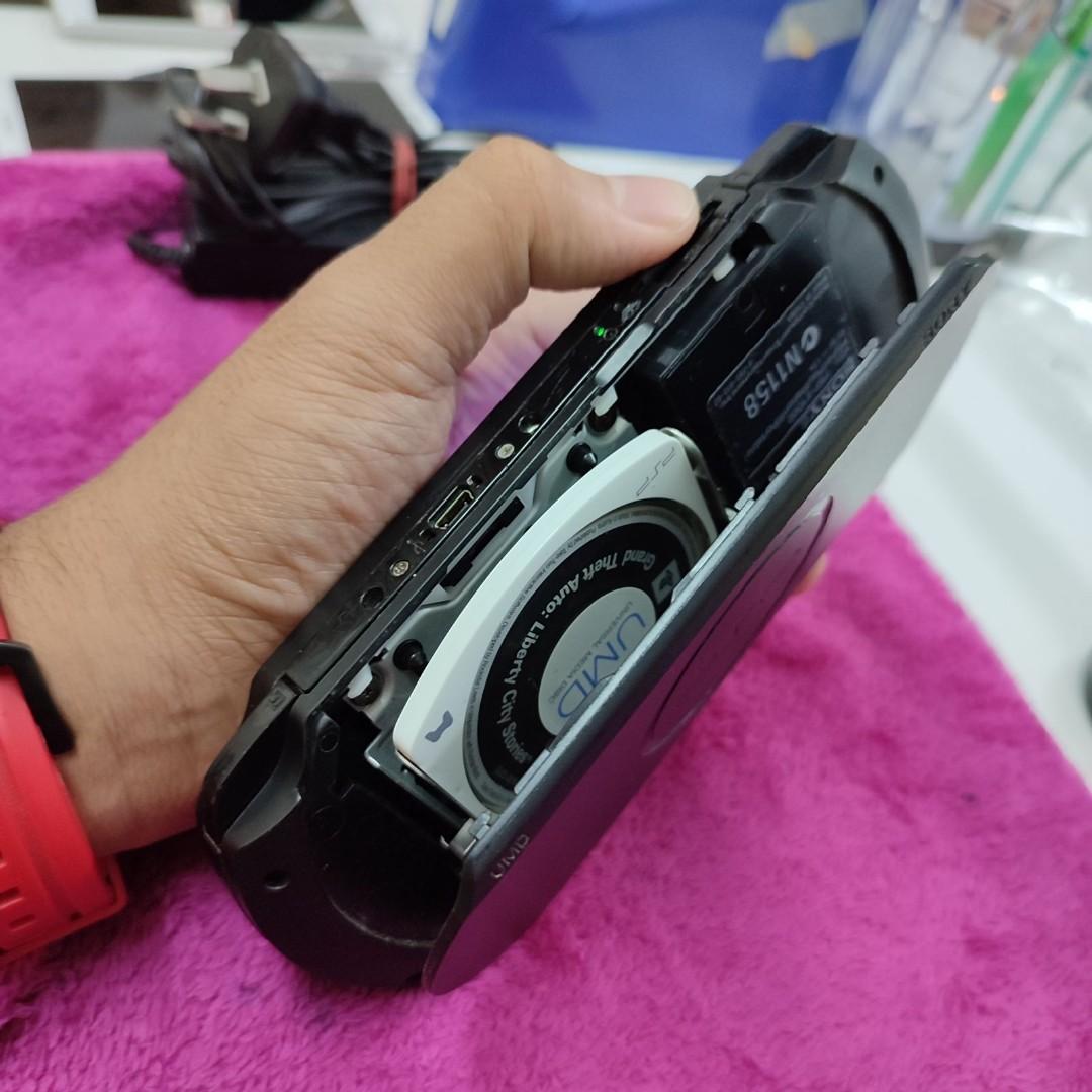 PSP E1002 2D Black 1 CDlet game, Video Gaming, Video Game Consoles