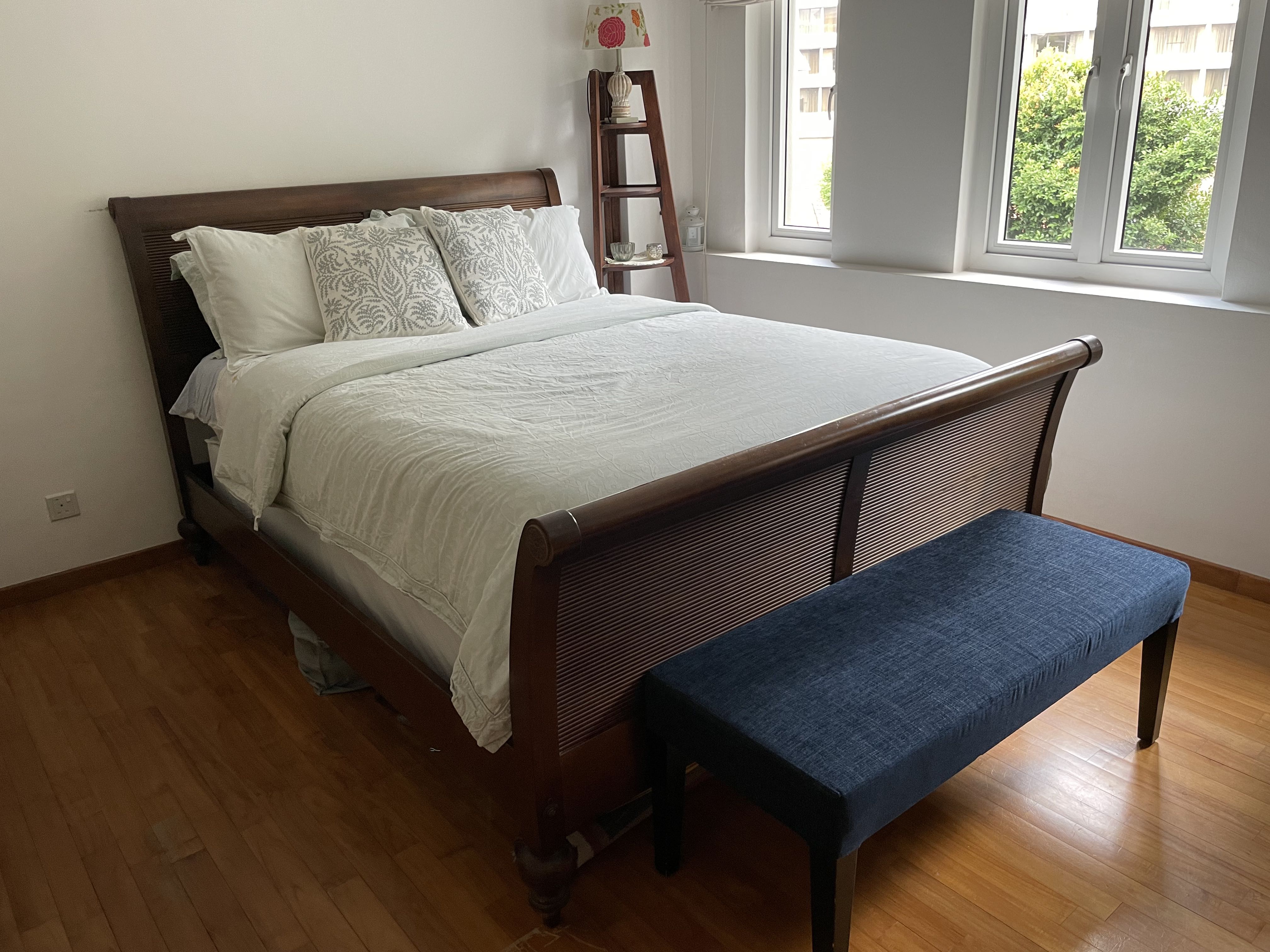 QUEEN SIZED USA BOX SPRING BED MATTRESS Furniture Home