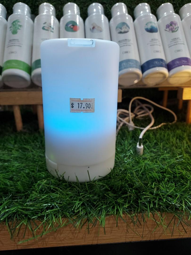 AROMA DIFFUSERS (Category: Everything Else) located in Singapore. Submitted by blessed_enterprise (Listing ID 1151099015, Image 3). Description: AROMA DIFFUSERS. Can put water with essential oil such as Lemon or Lavender to clean the air and gives a nice scent to the whole house. 1) Picture 1 - USB mini humidifer with box and manual. Used once to test out. 2) Picture 2 - H2O brand humidifier can put 500ml of water with essential oil. Good for blo