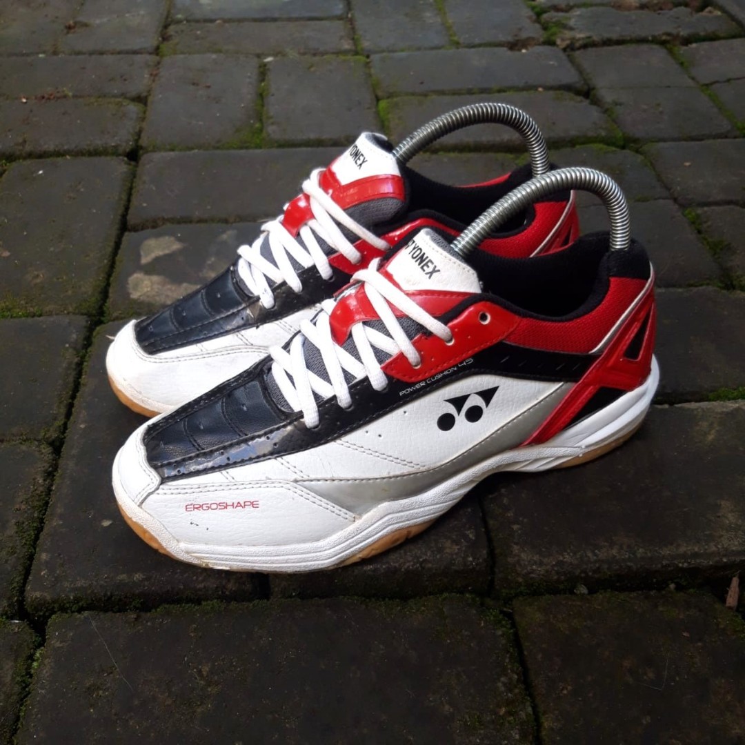 Sepatu second YONEX POWER CUSHION 45 badminton size 39 Bagus