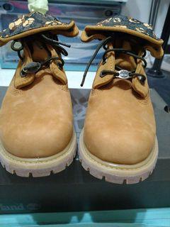 Timberland黃色鞋