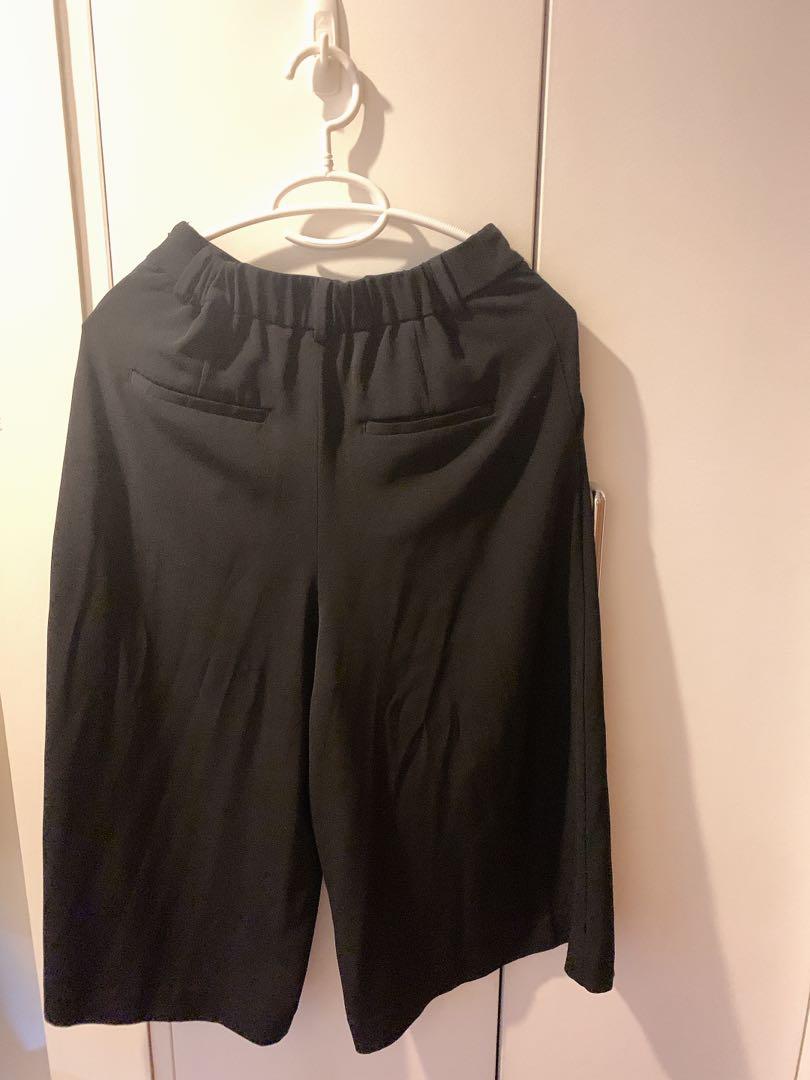 Uniqlo Cullotes Small (Category: Other Bottoms) located in Makati City. Submitted by celers (Listing ID 1152410554, Image 1). Description: .