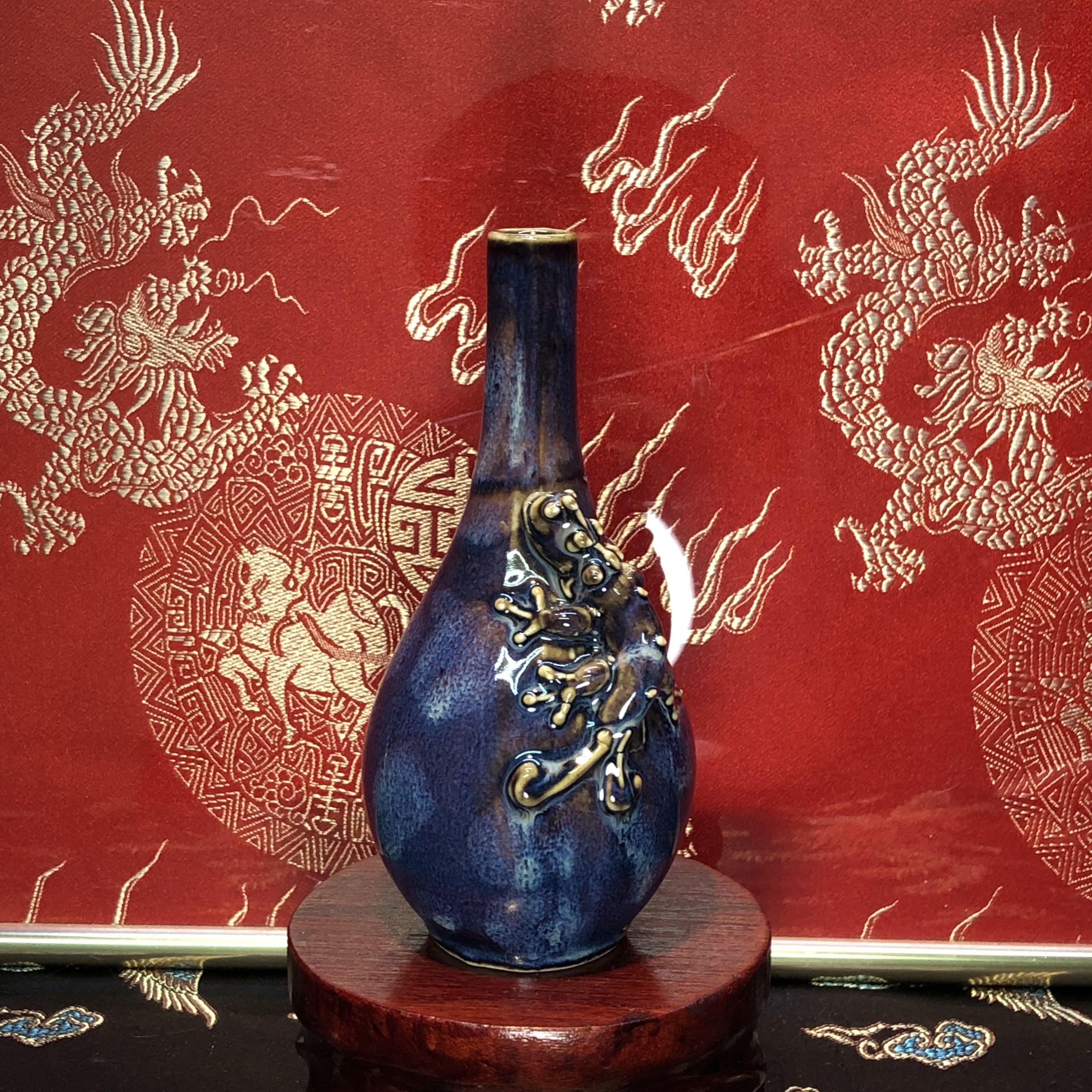 雙喜樓-民國鈞窯窯變壁虎浮雕小瓶Minguo JunYao Purple-blue-flambe 
