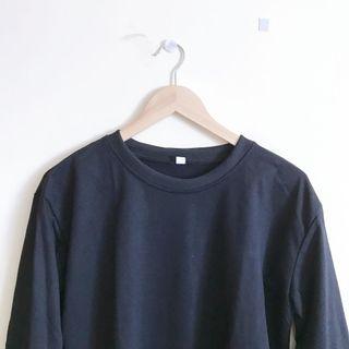 🍙 BRAND NEW Black Sweater