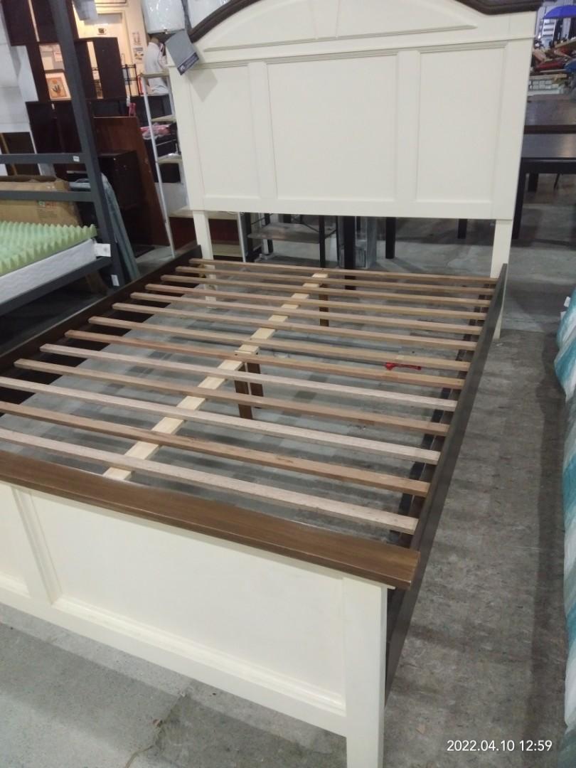 Ashley bed frame Queen size US brand Mode of payment Cash Gcash Card